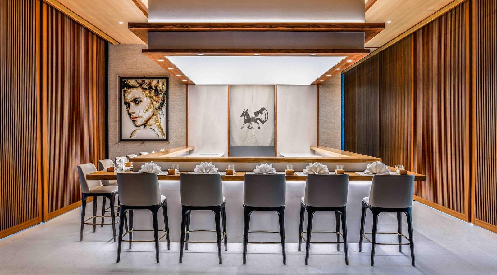 Pullman Bangkok King Power, at the table
