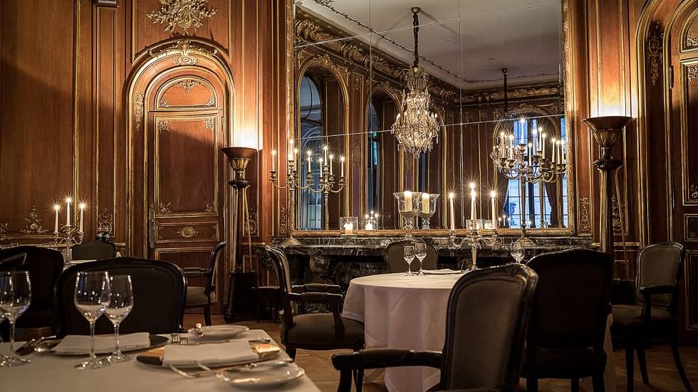 Schlosshotel Berlin, at the table