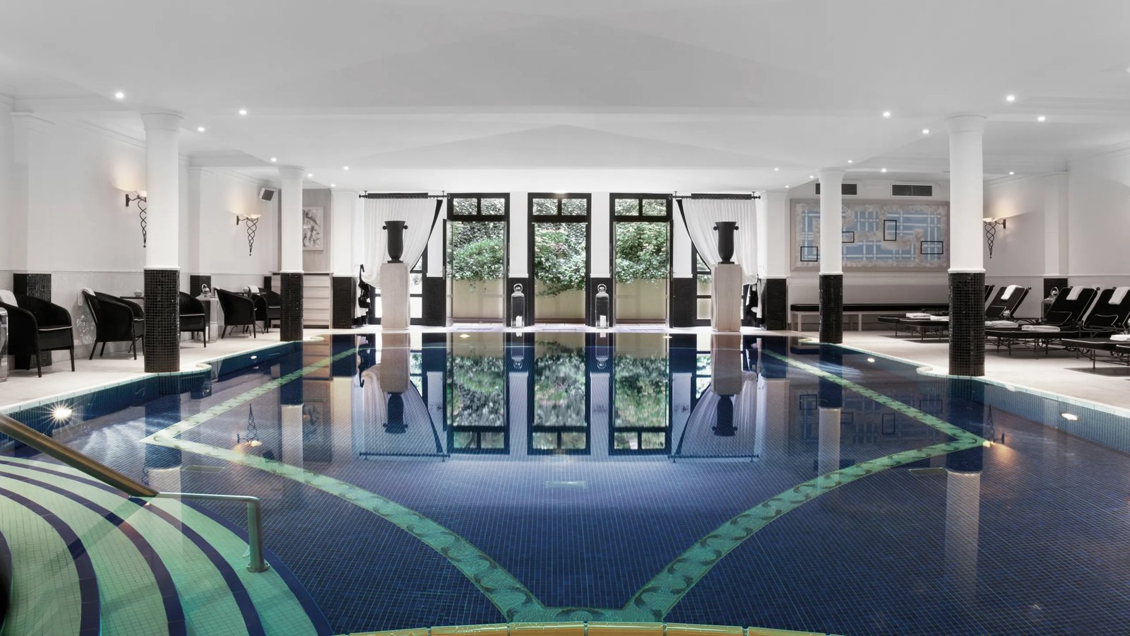 Schlosshotel Berlin, the pool