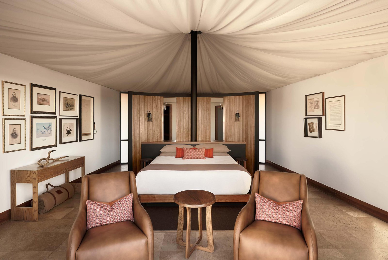 Longitude 131, rooms