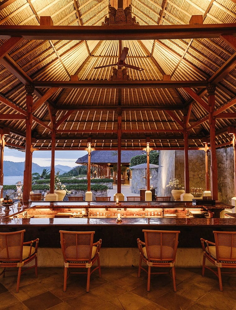 Amankila, at the table