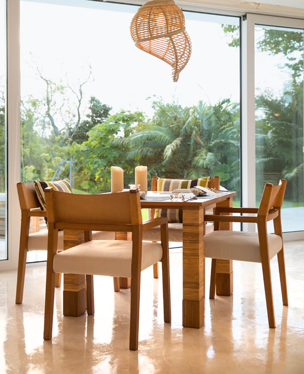 Jusandi, dining restaurant & bar