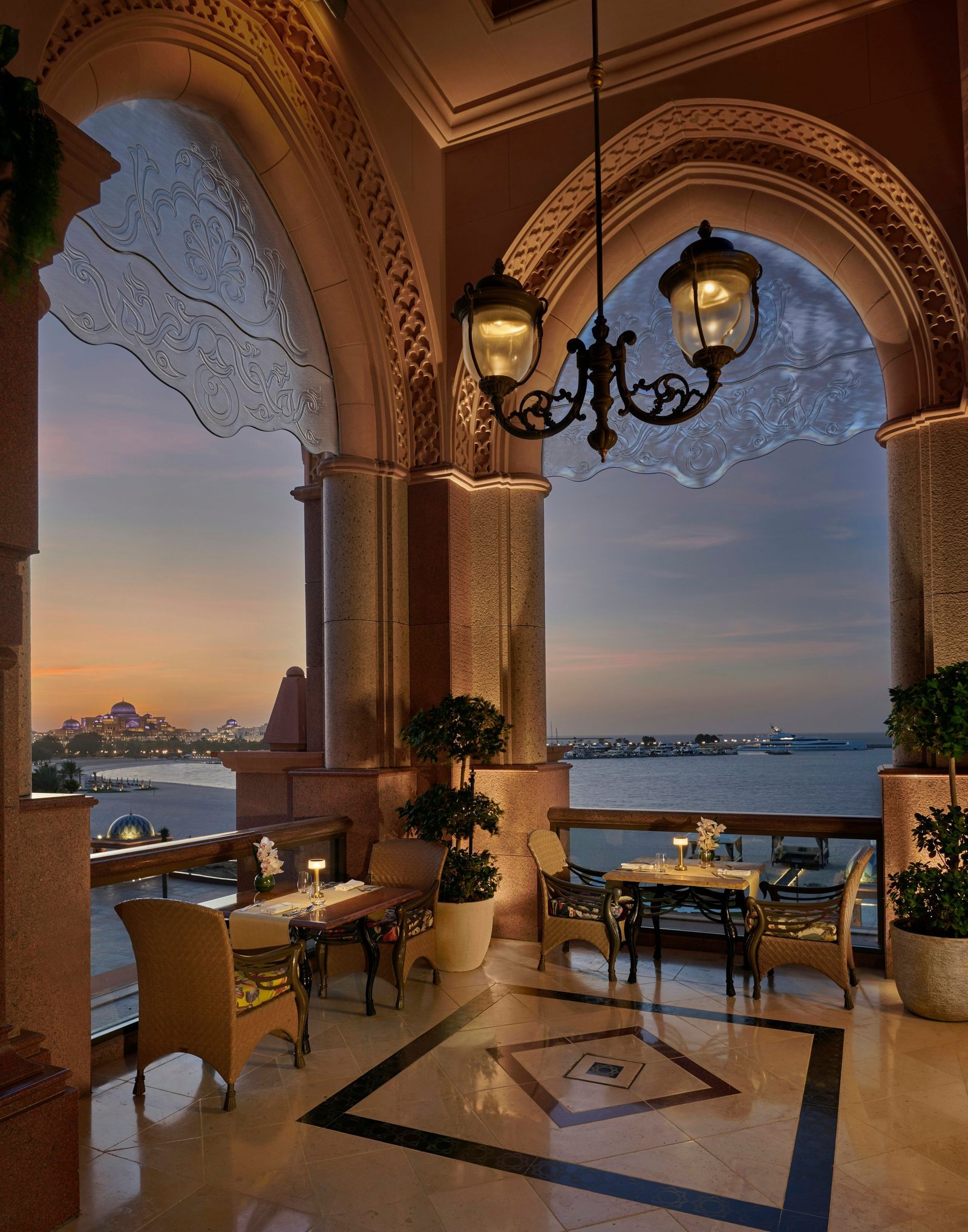 Emirates Palace Mandarin Oriental, eat & drink
