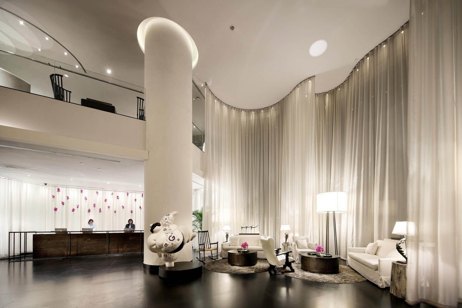 Pullman Bangkok Hotel G — vibe