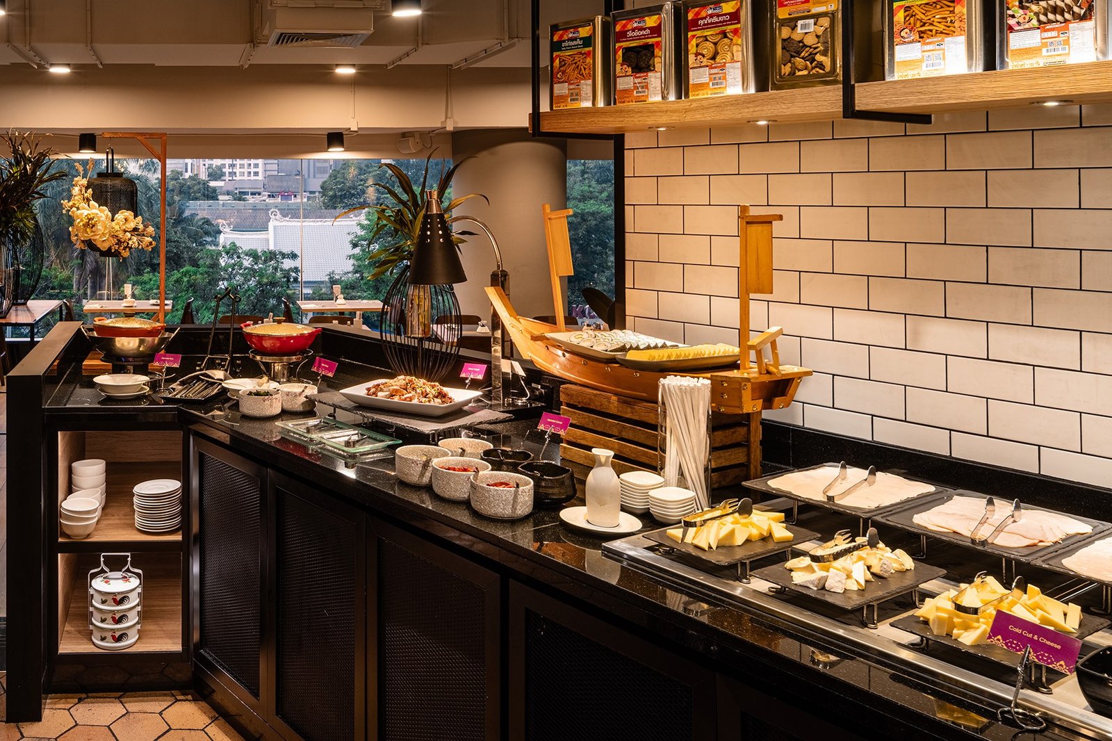 Pullman Bangkok Hotel G — eat & drink