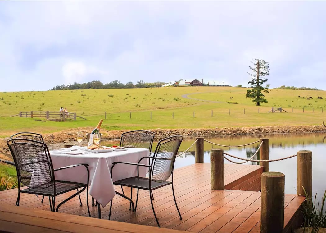 Spicers Peak Lodge, at the table