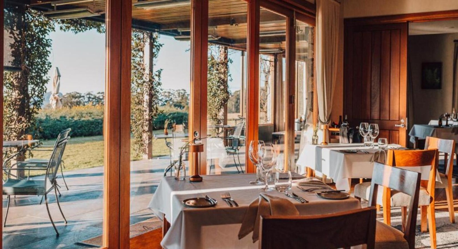 Spicers Peak Lodge, at the table