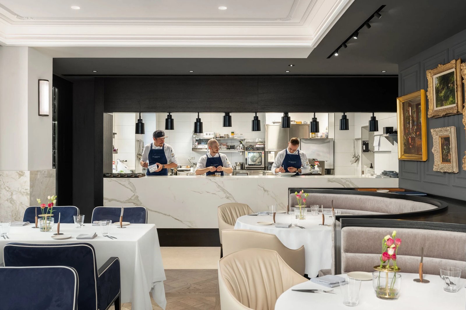 The Amauris Vienna, glasswing restaurant