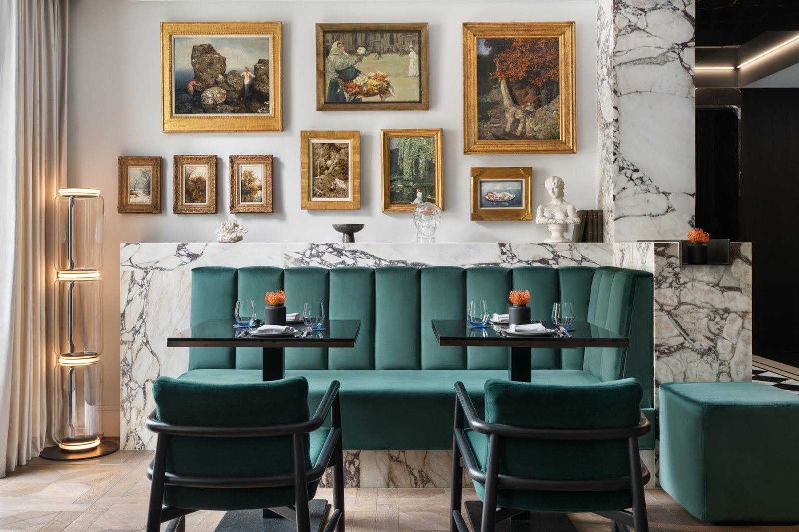 The Amauris Vienna, at the table