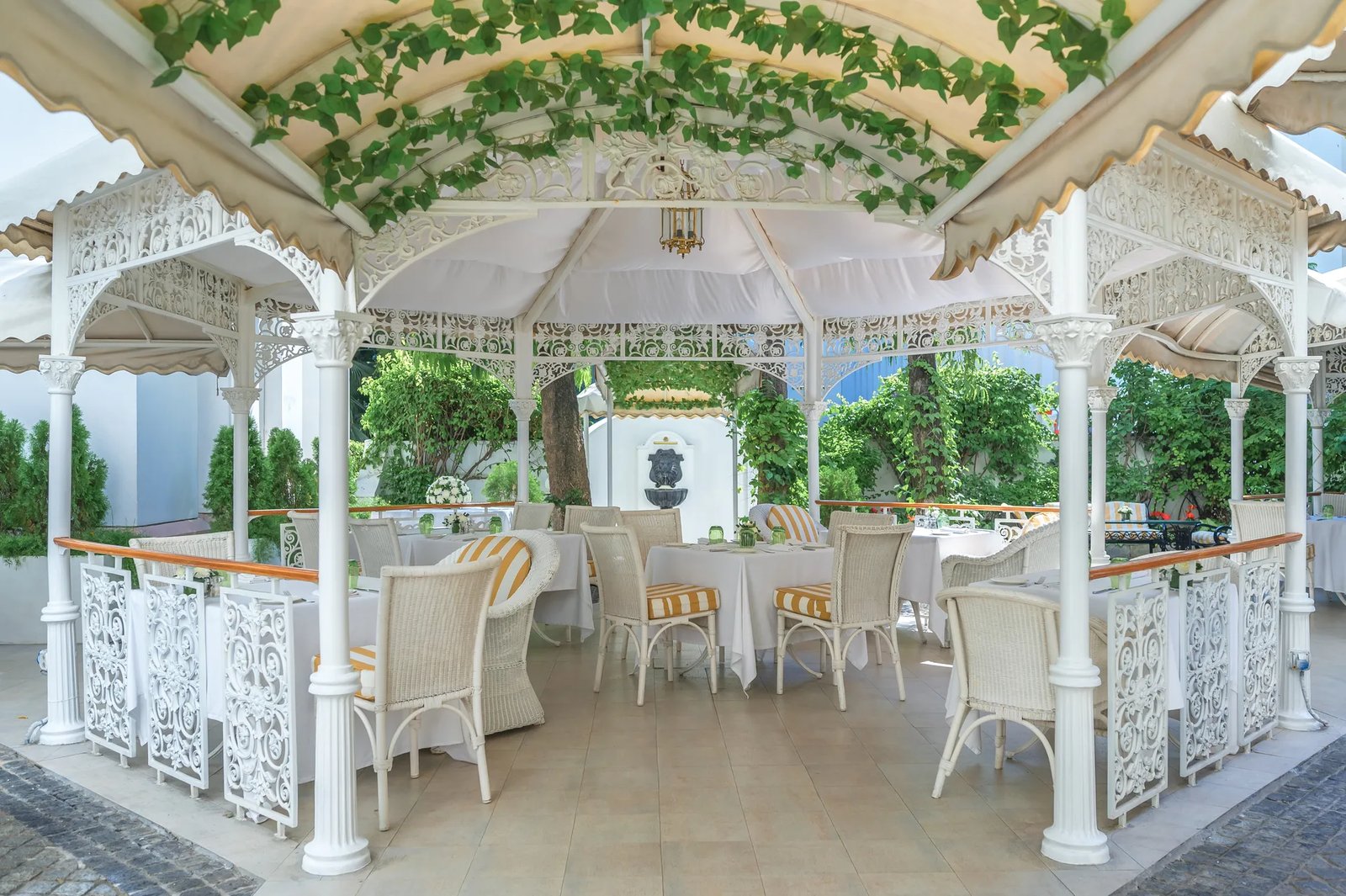 The Imperial Spa & Salon, eat & drink