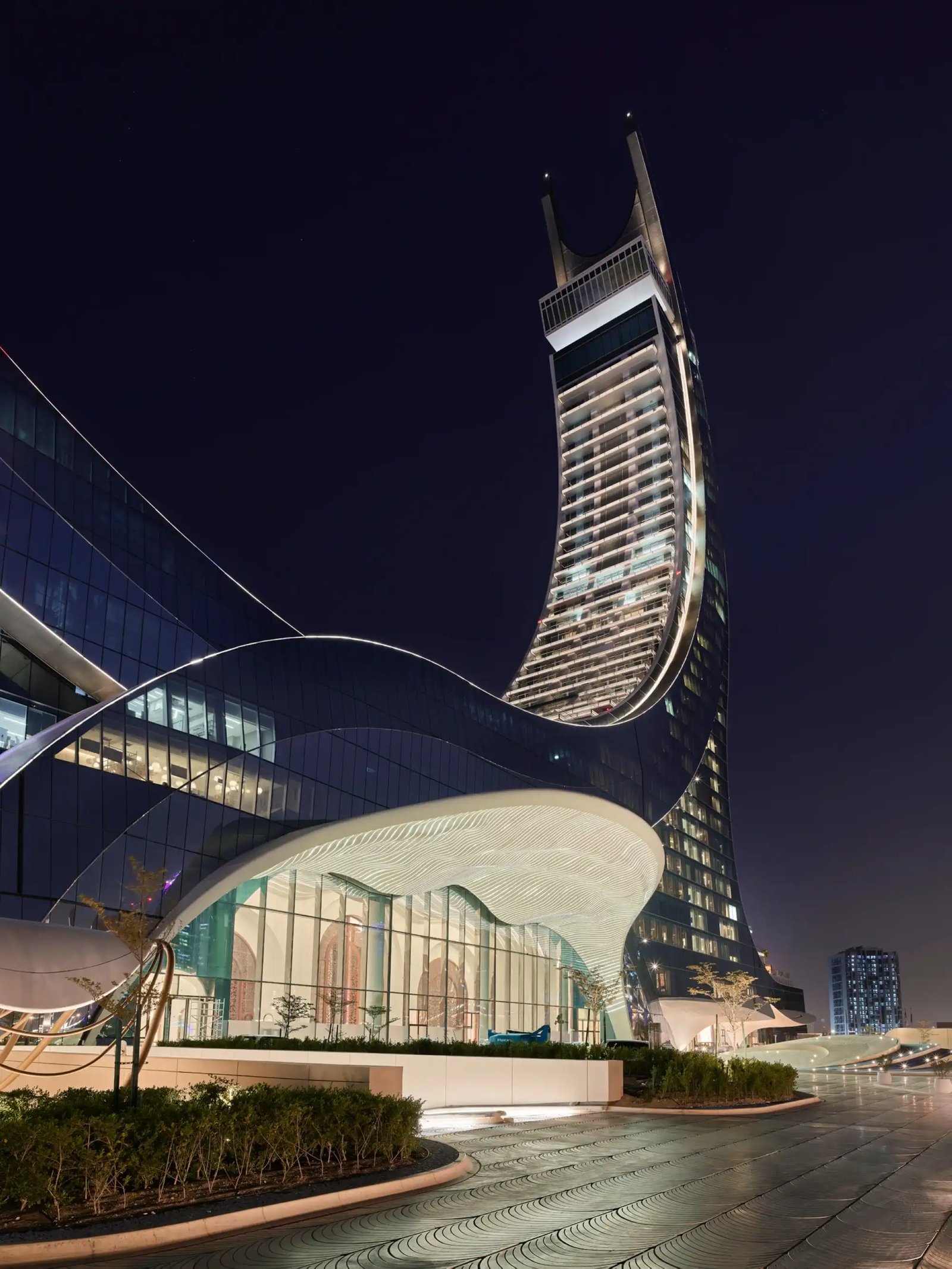 Raffles Doha, backstory