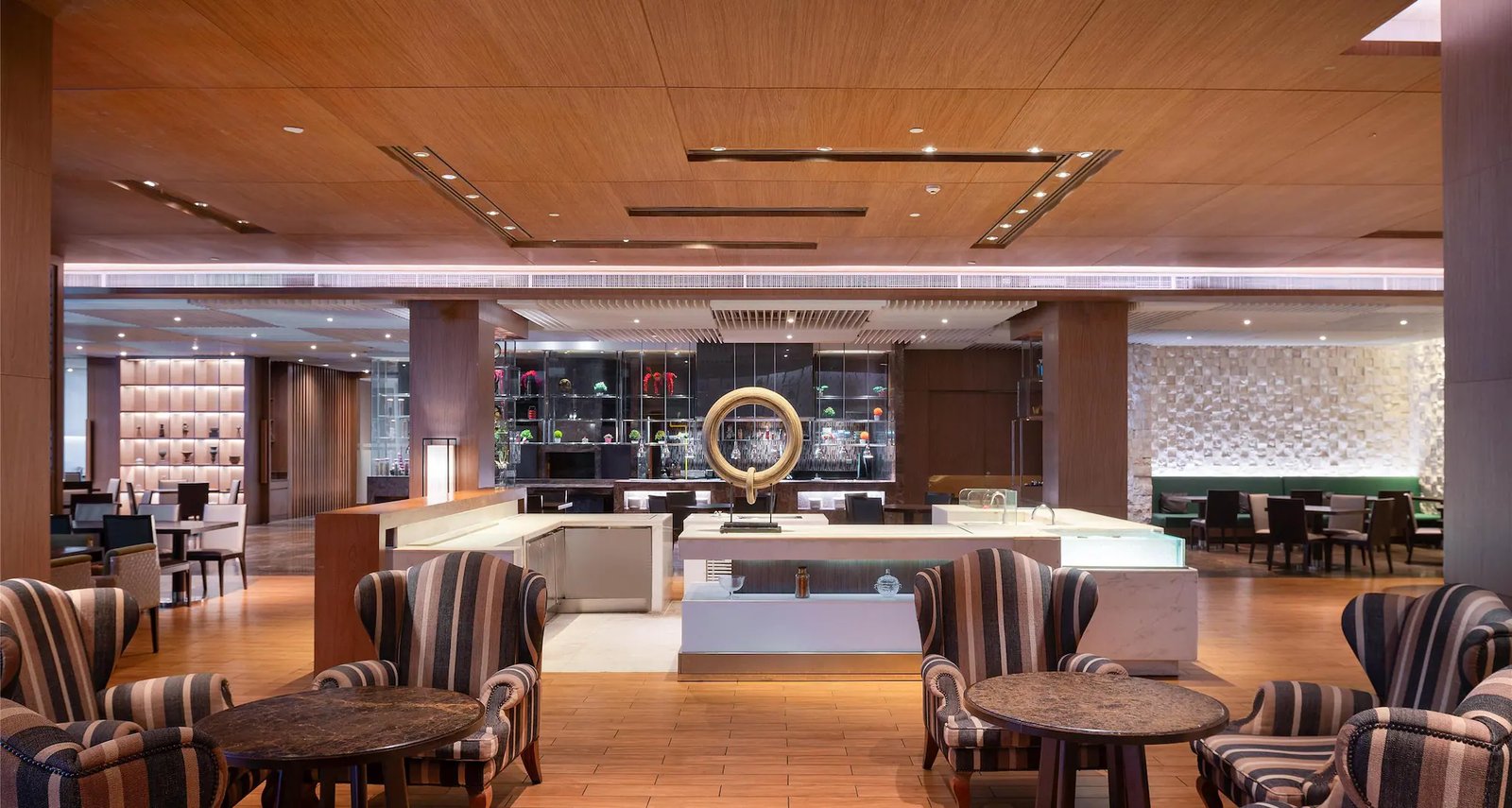 Radisson Blu Plaza Hotel Bangkok — vibe