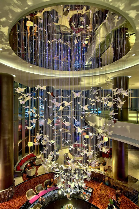 Radisson Blu Plaza Hotel Bangkok — vibe