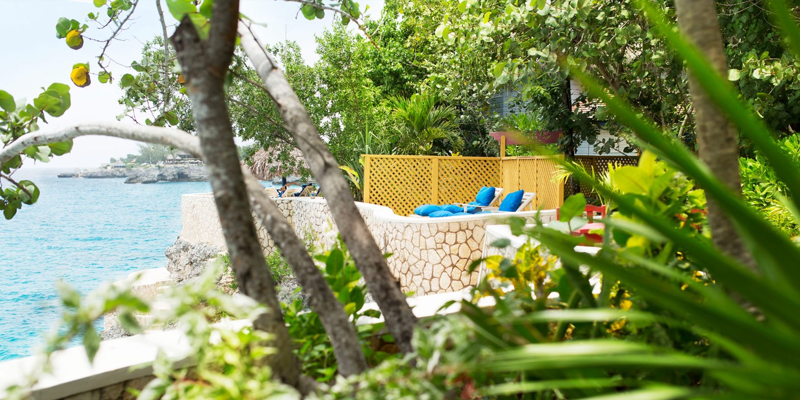 The Caves Hotel, vibe