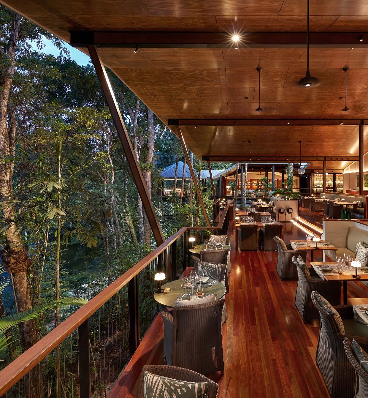 Silky Oaks Lodge, eat & drink