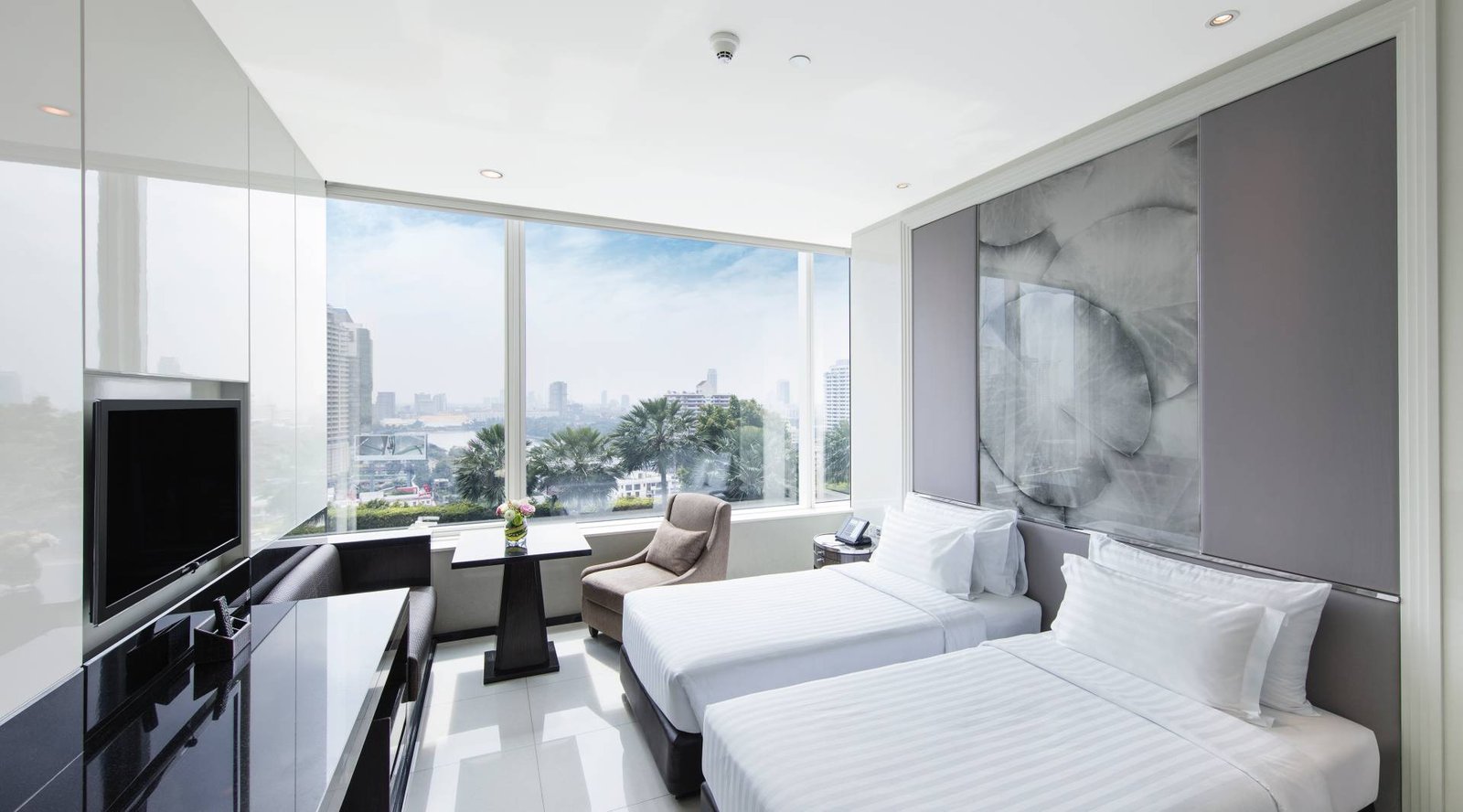 Grande Centre Point Terminal 21 Hotel — rooms