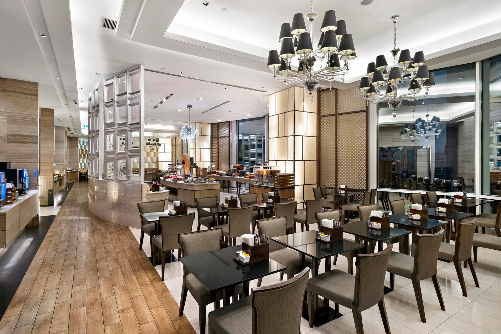 Grande Centre Point Terminal 21 Hotel, bluespice restaurant