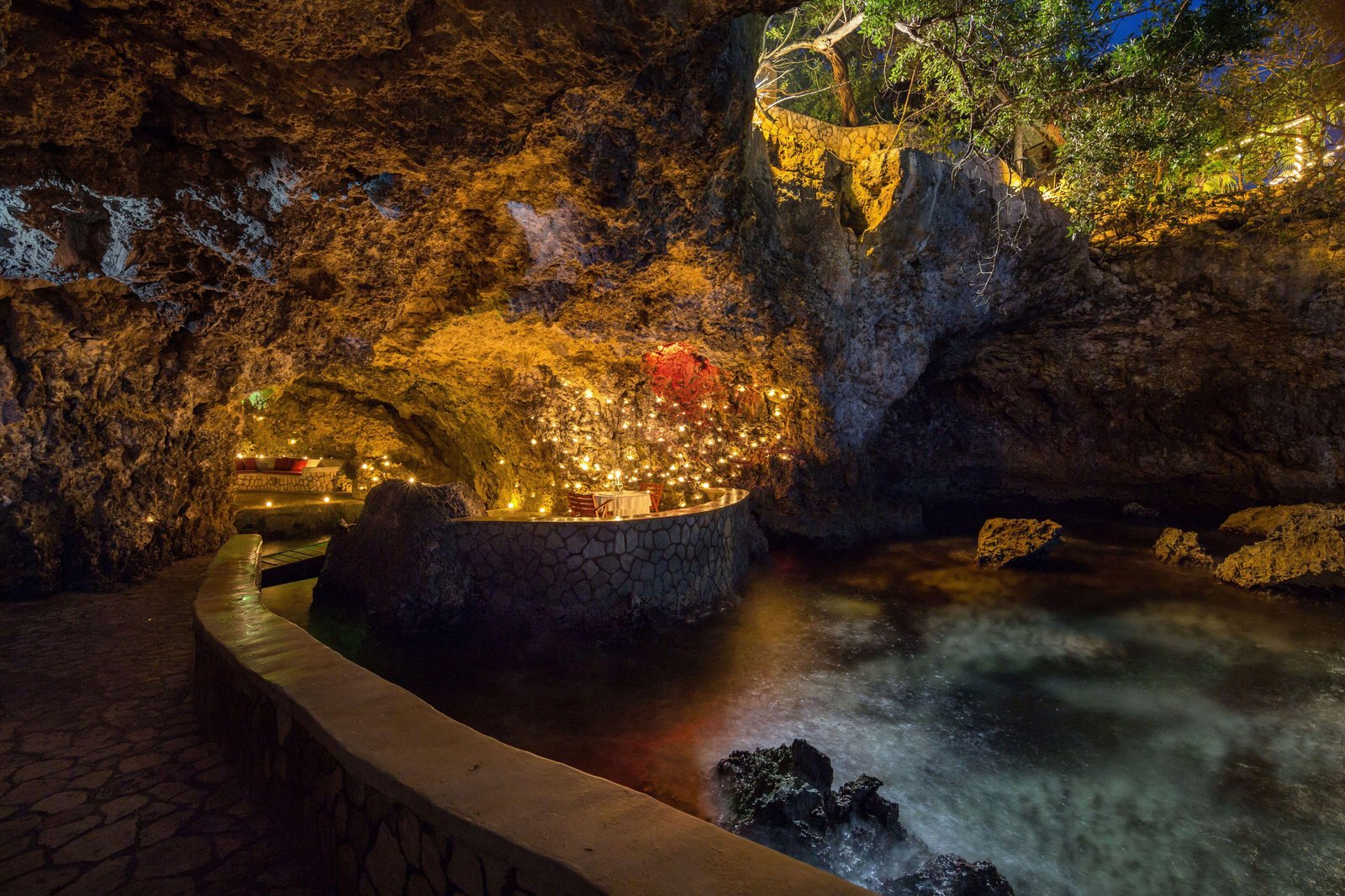 The Caves Hotel, eat & drink