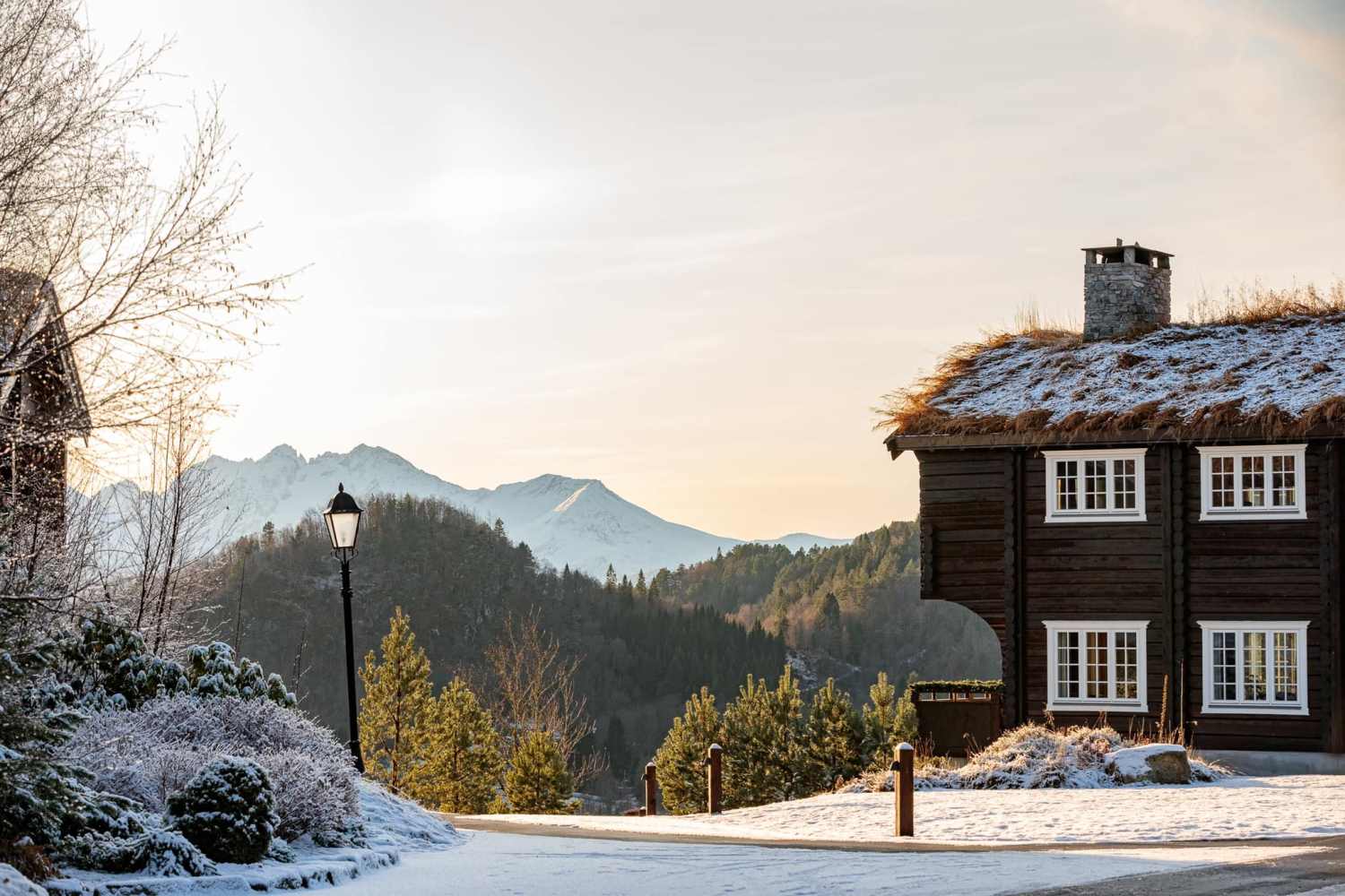 Storfjord Hotel, backstory