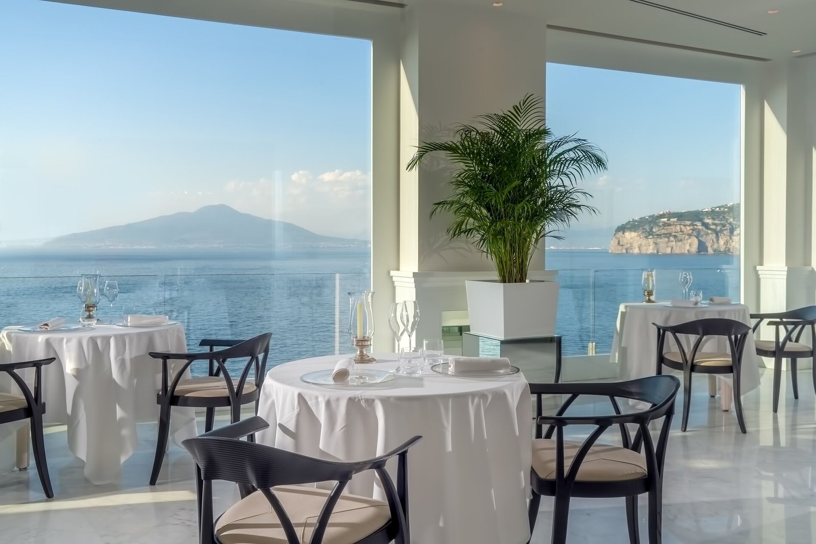 Hotel Bellevue Syrene, at the table