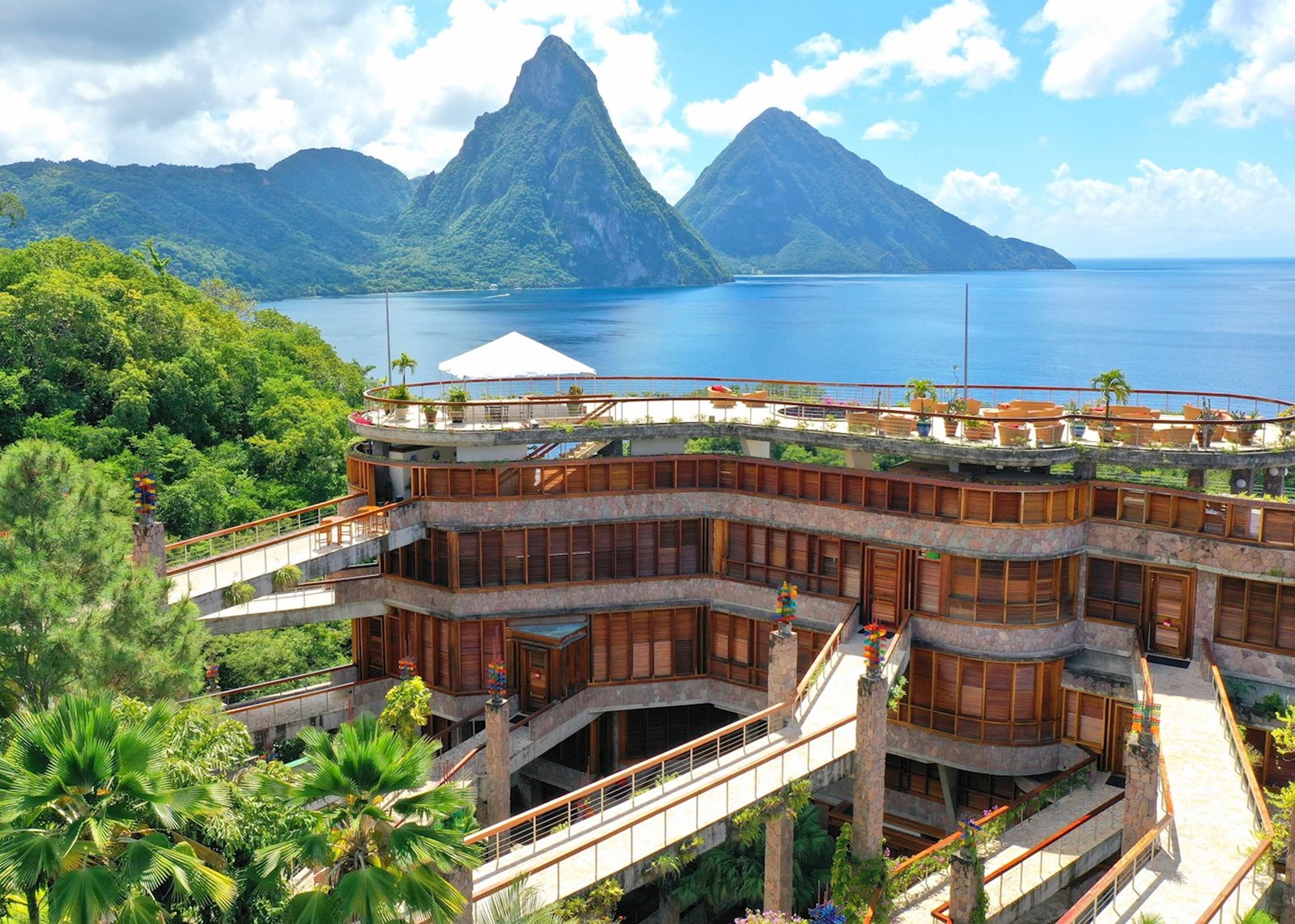Jade Mountain Resort, backstory