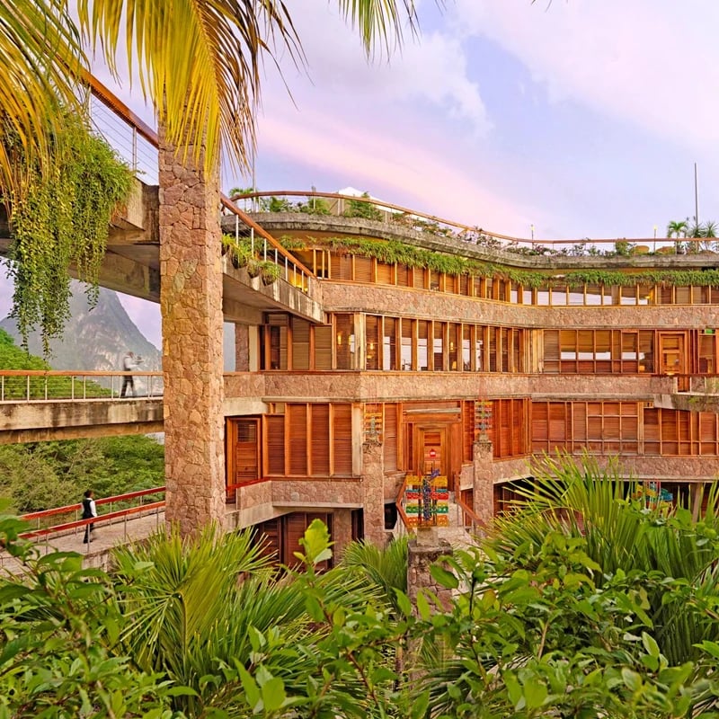Jade Mountain Resort, backstory