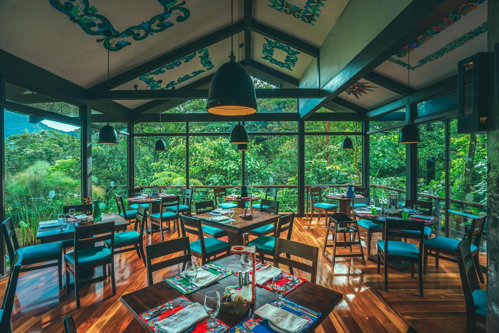 El Silencio Lodge & Spa, eat & drink