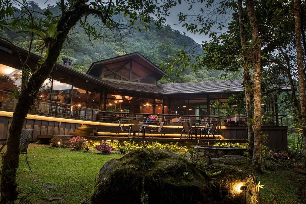 El Silencio Lodge & Spa, backstory
