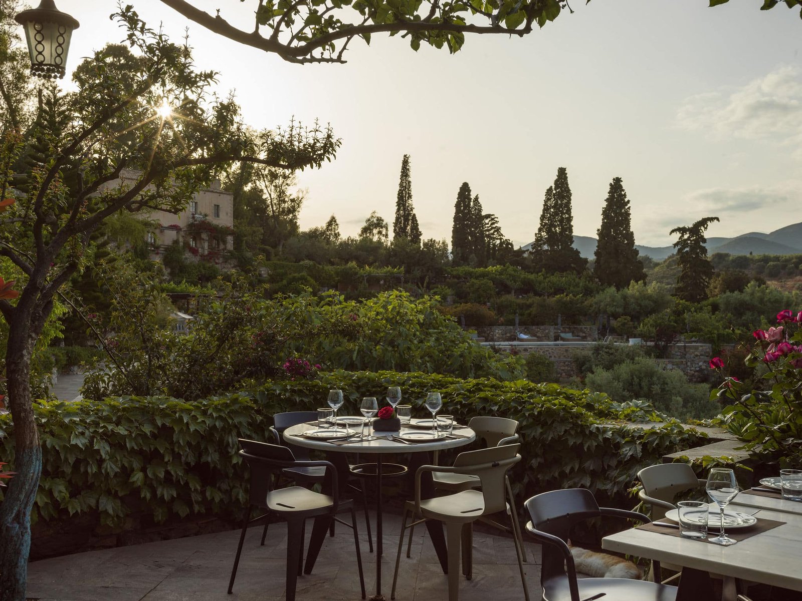 Kinsterna Hotel, mouries all-day restaurant