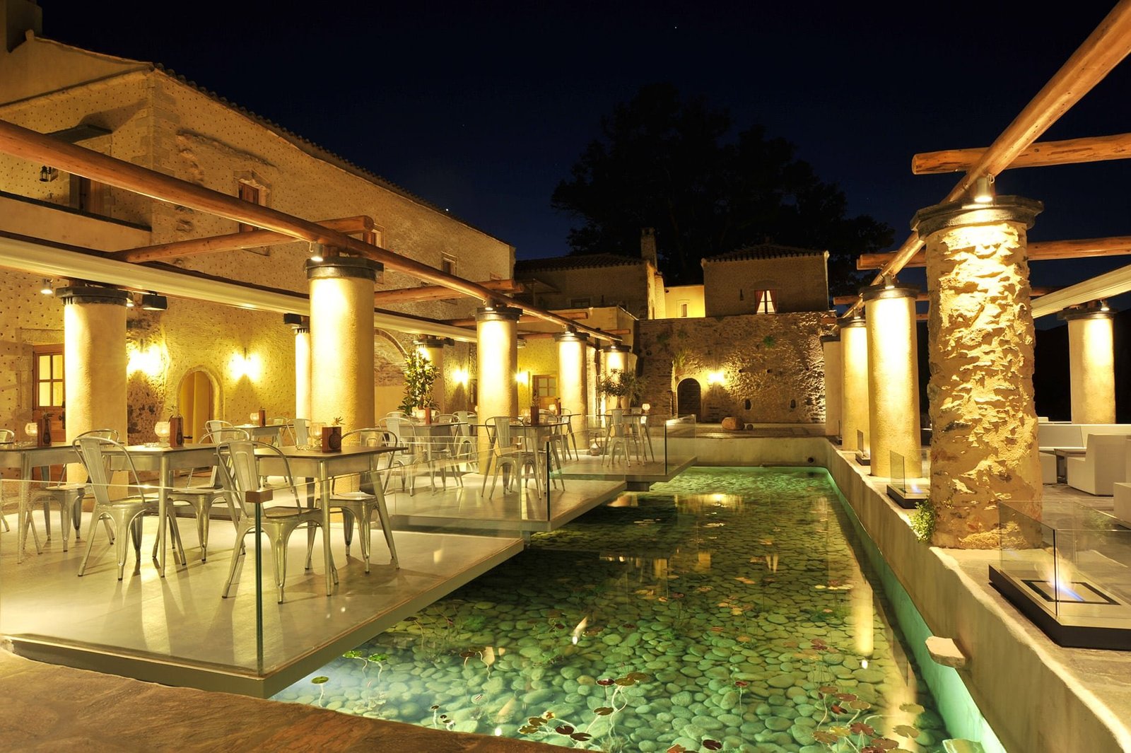 Kinsterna Hotel, sterna restaurant