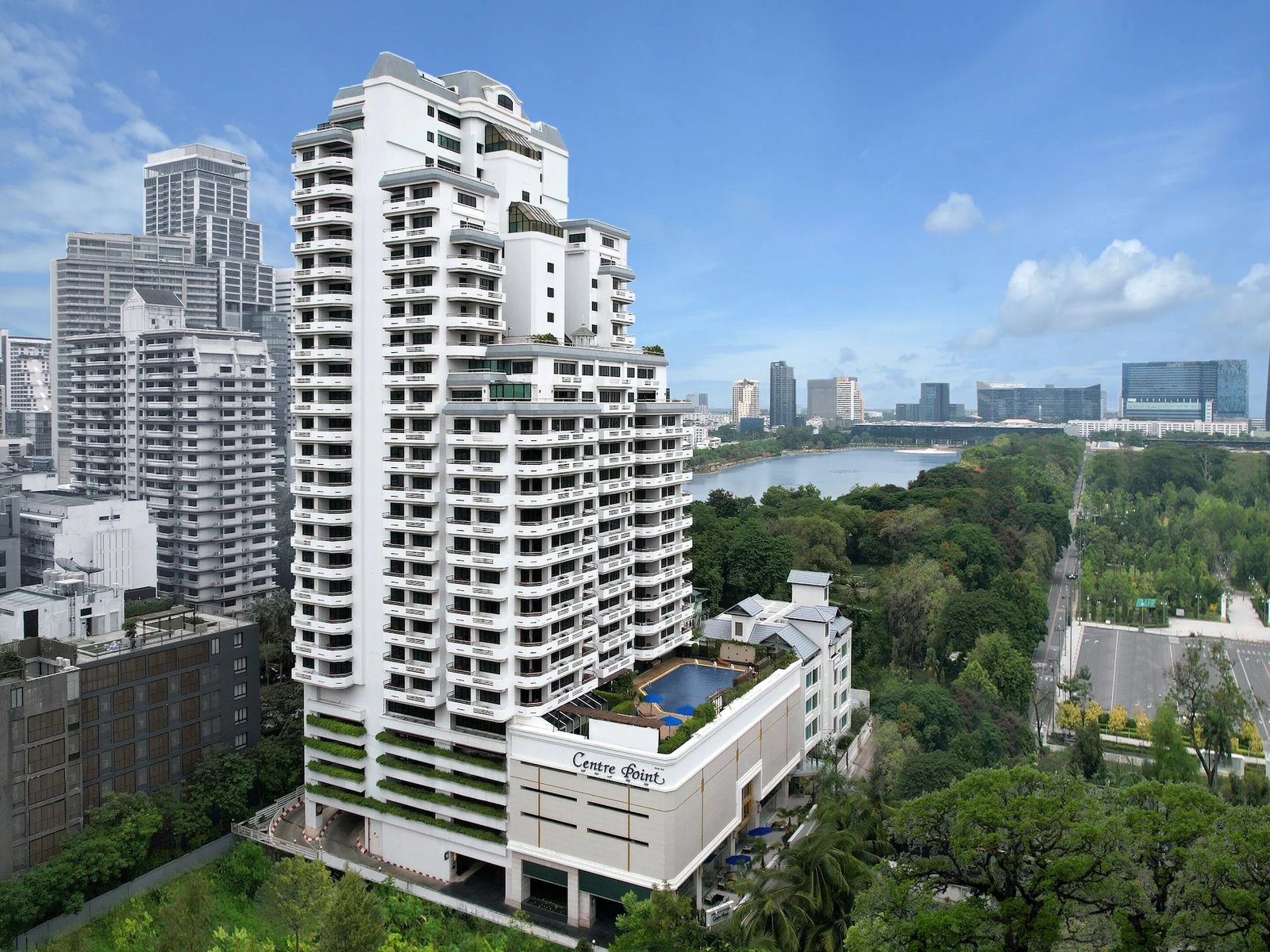 Centre Point Sukhumvit 10 — vibe