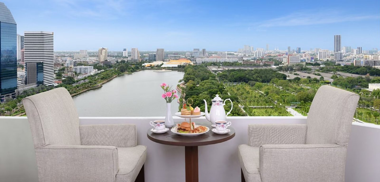 Centre Point Sukhumvit 10 — vibe