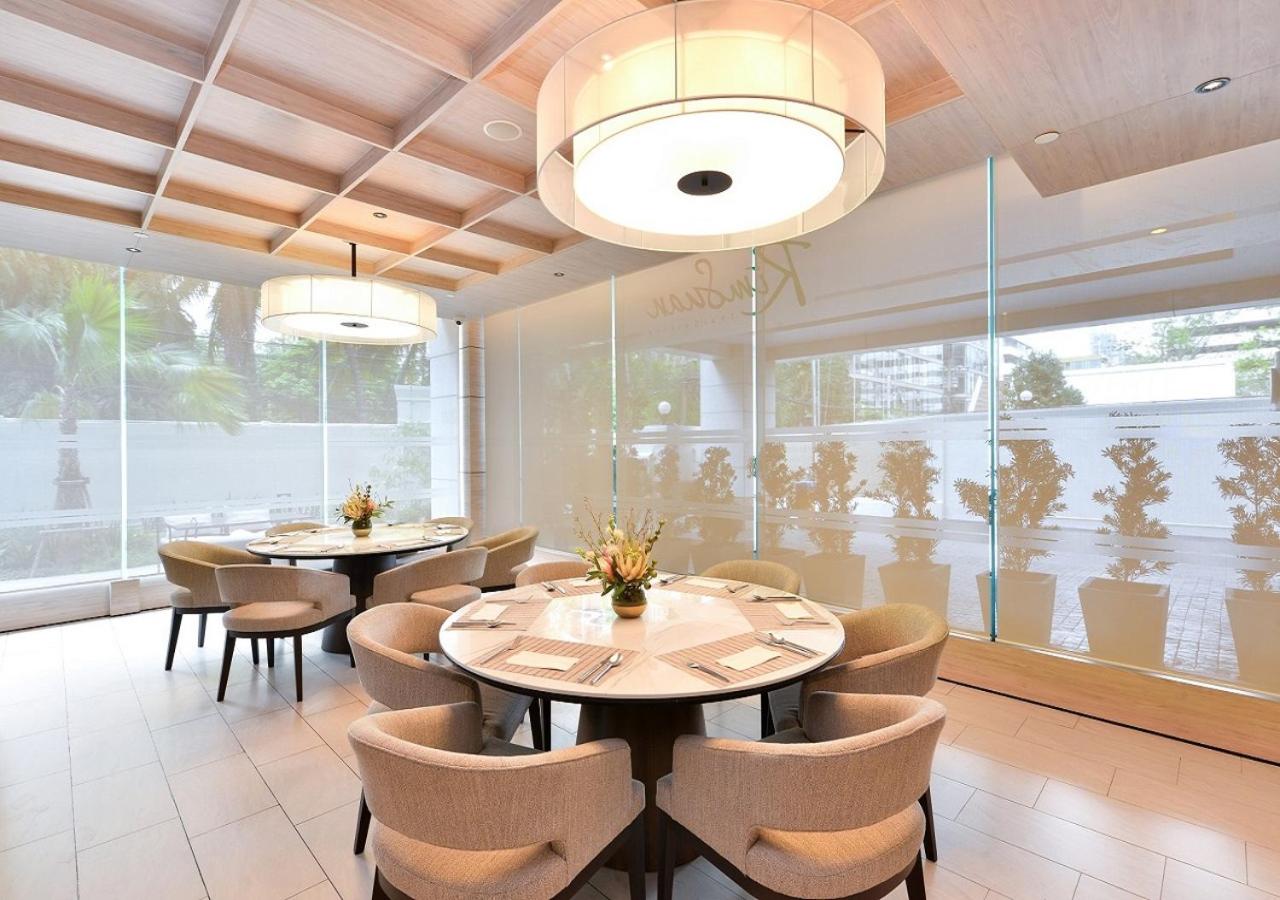 Centre Point Sukhumvit 10, at the table