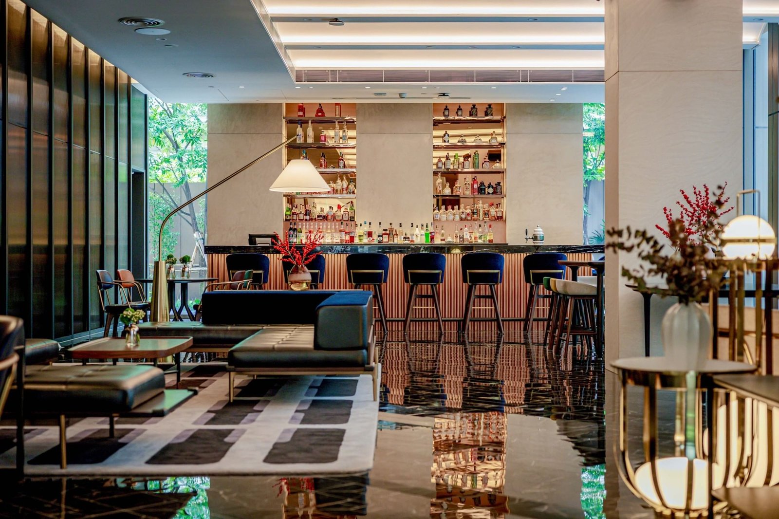 Sindhorn Midtown Hotel Bangkok, Vignette Collection, at the table
