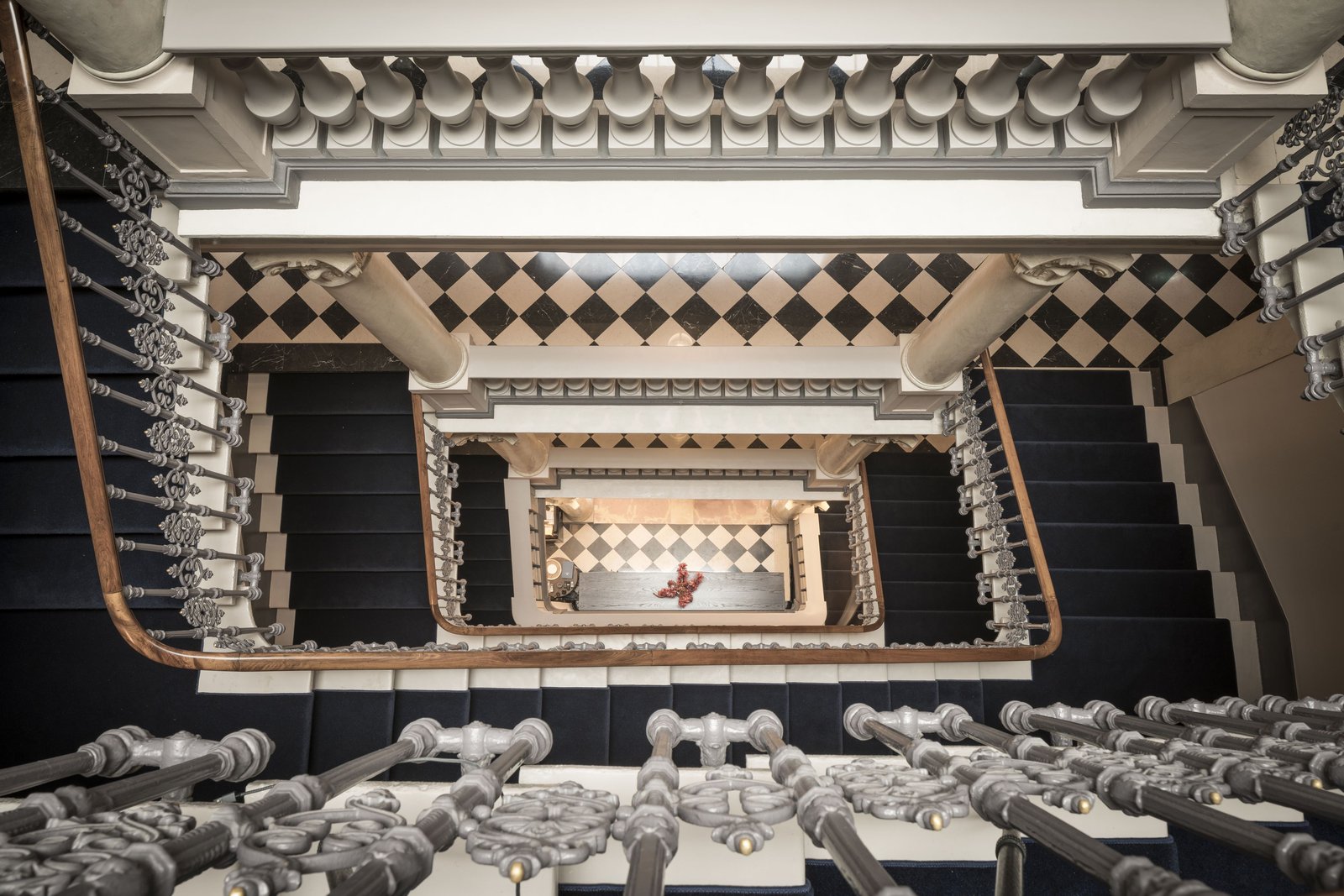 The Ritz-Carlton Hotel de la Paix, Geneva, vibe