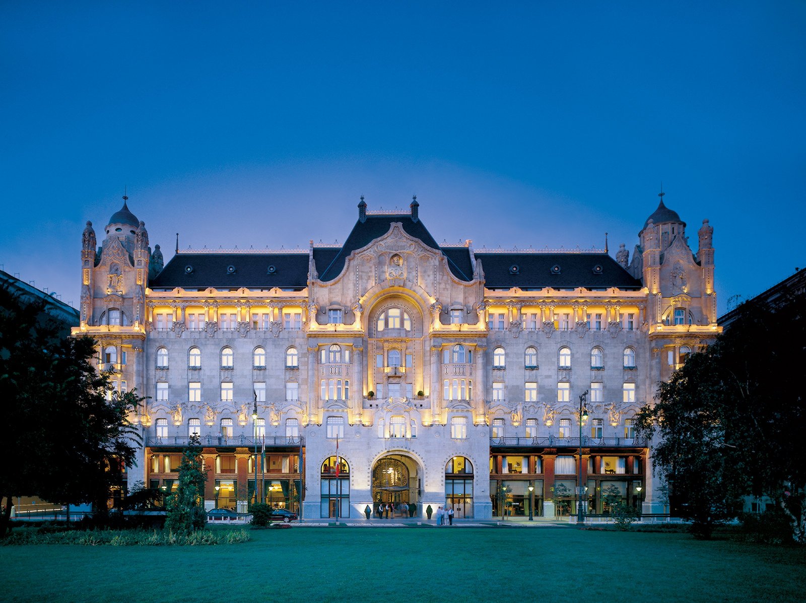 Four Seasons Hotel Gresham Palace Budapest, backstory