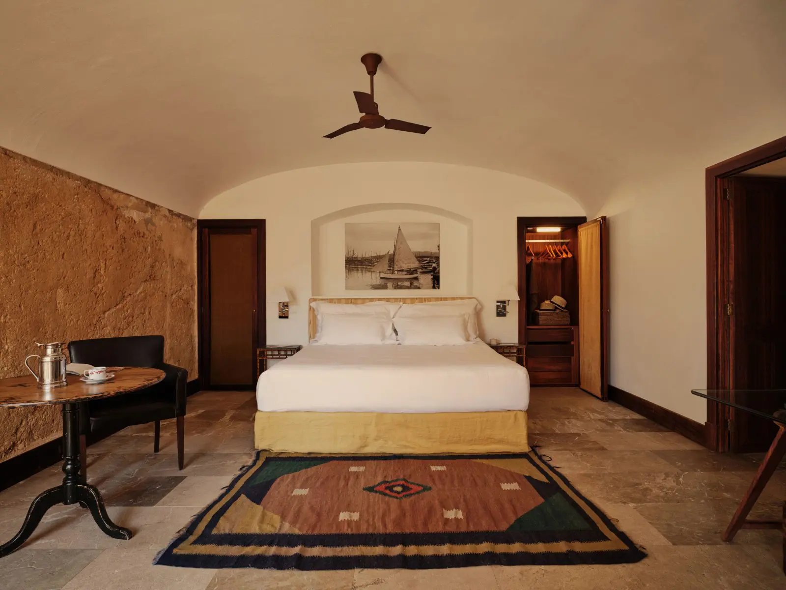 Cap Rocat, rooms