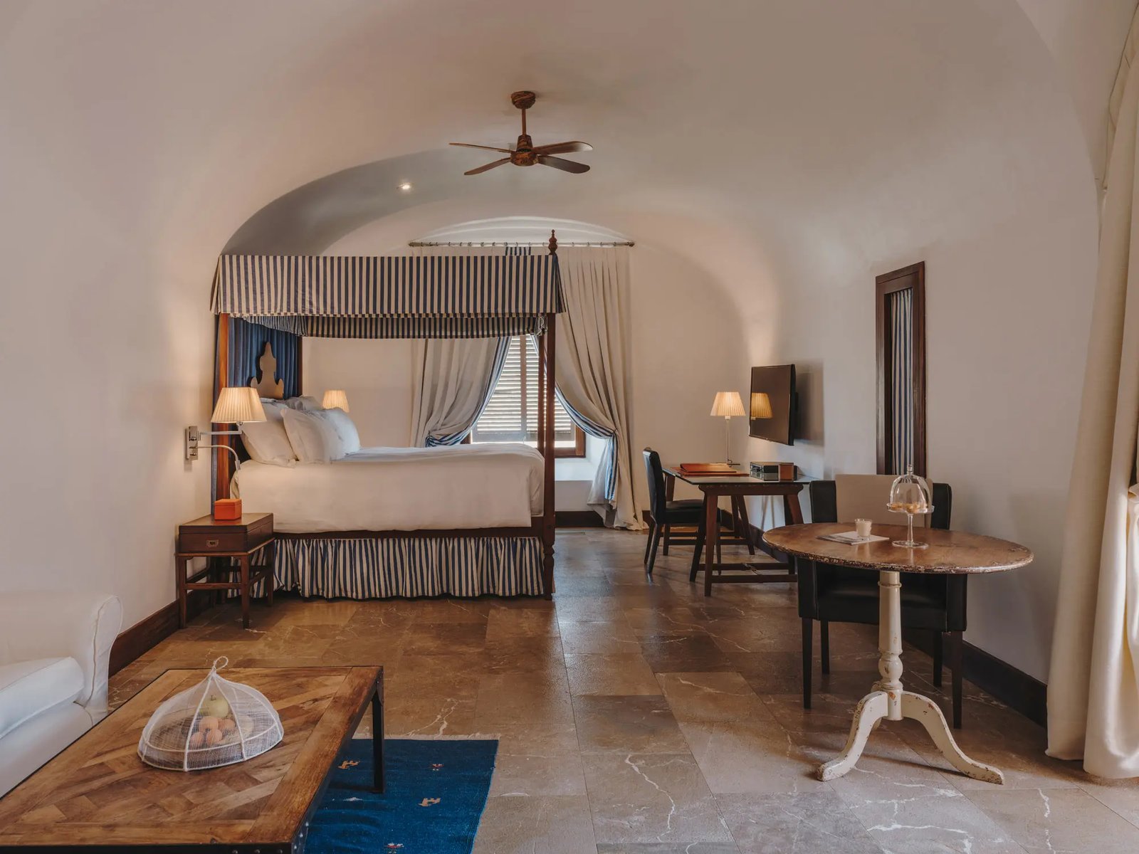 Cap Rocat, rooms