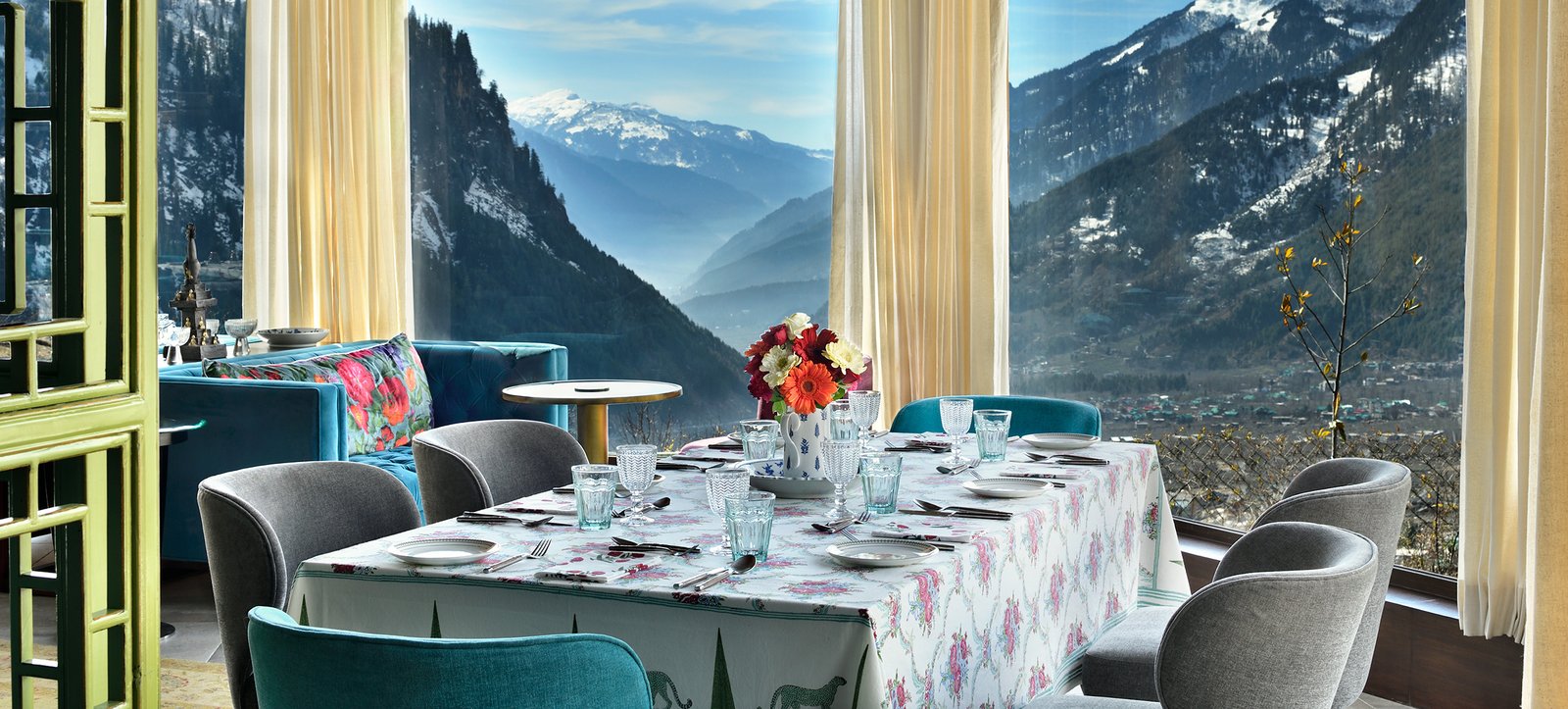 Sitara Himalaya, sitara lounge