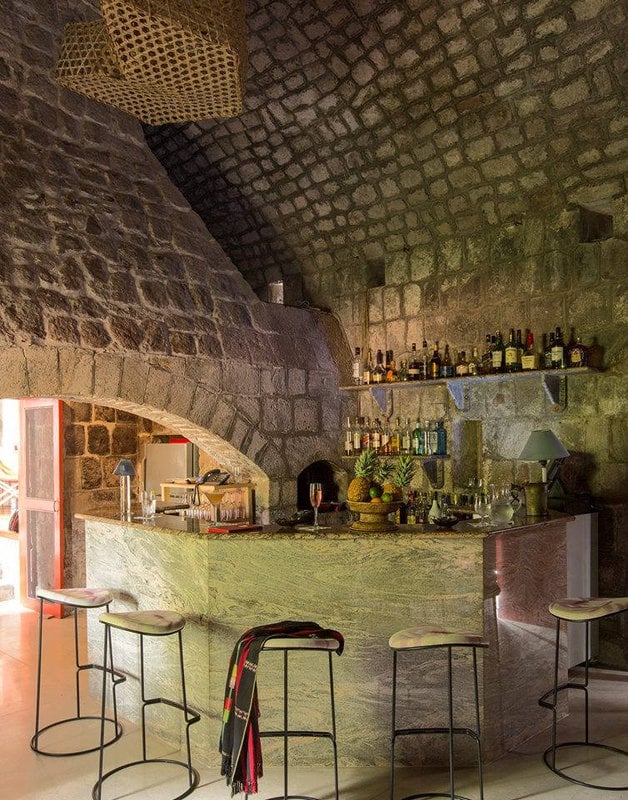 Golden Rock Inn, eat & drink