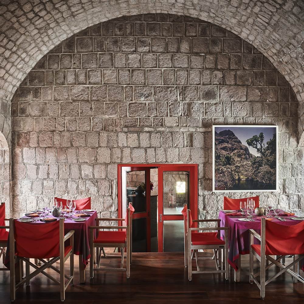 Golden Rock Inn, eat & drink