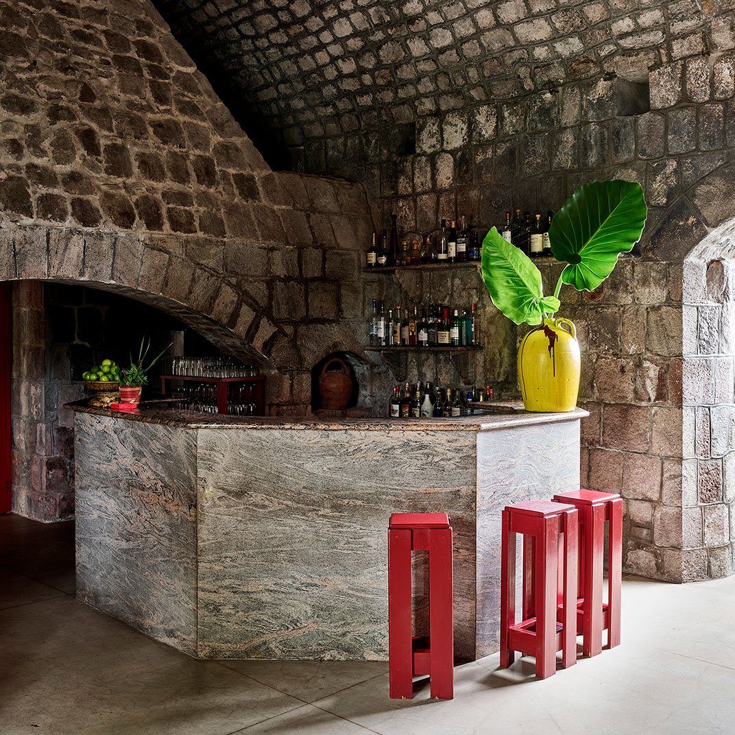 Golden Rock Inn, eat & drink