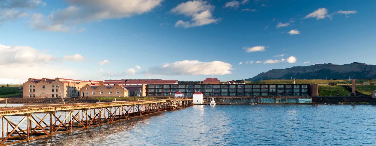 The Singular Patagonia, backstory