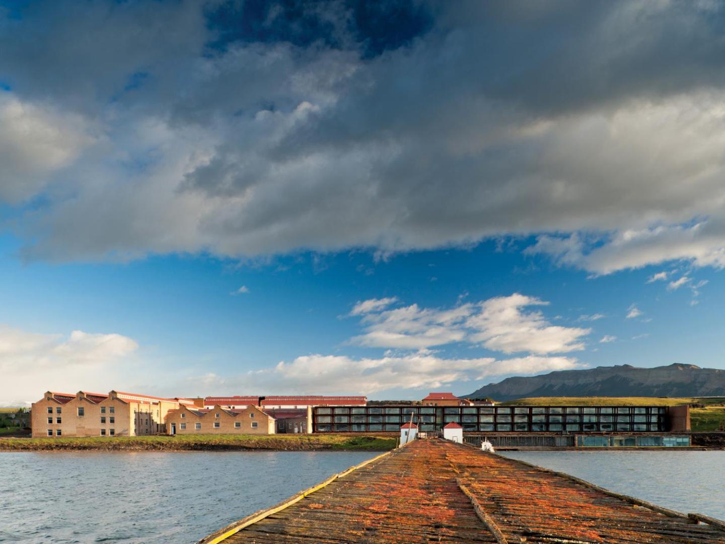 The Singular Patagonia, backstory