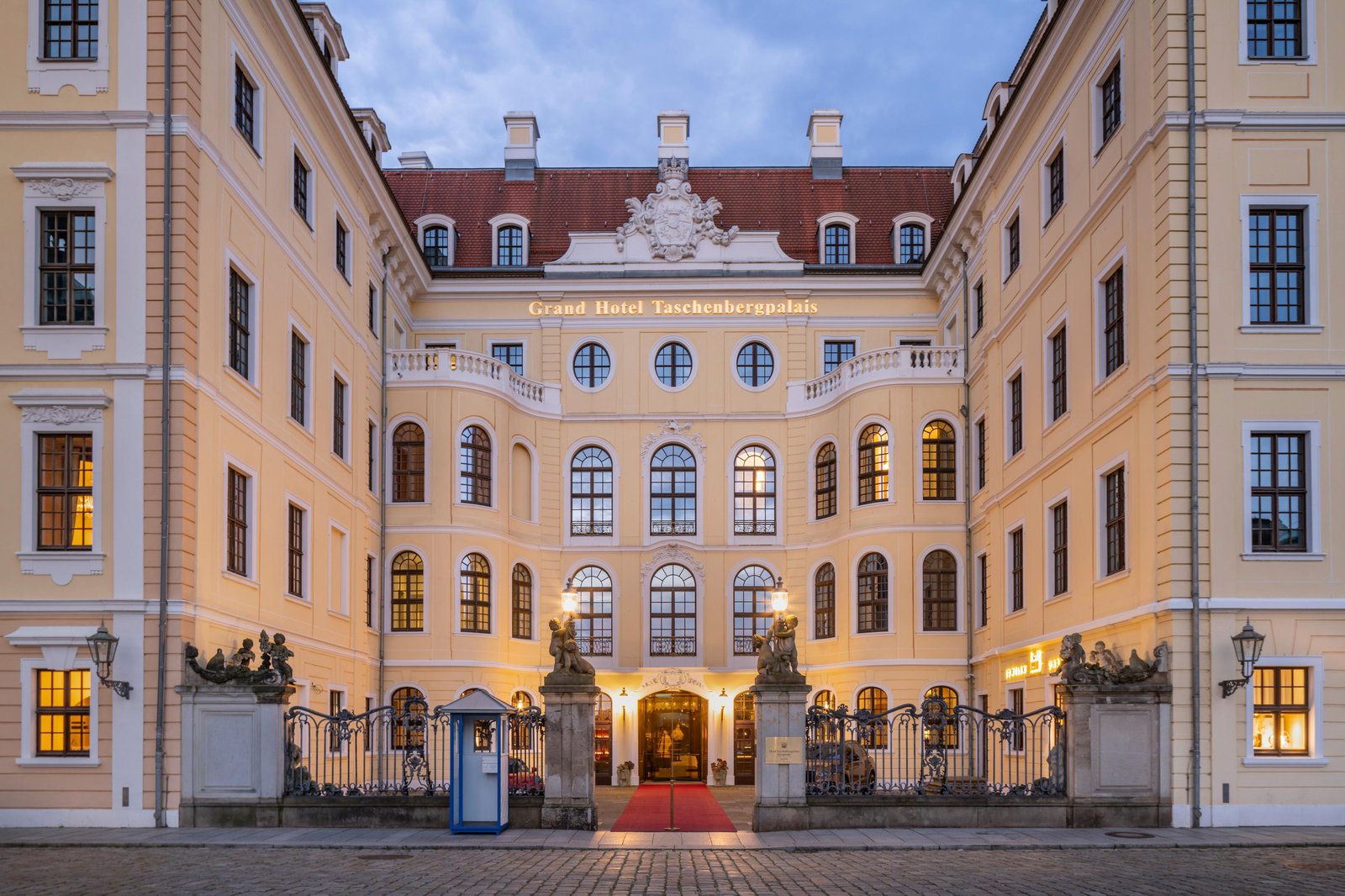 Hotel Taschenbergpalais Kempinski Dresden, backstory