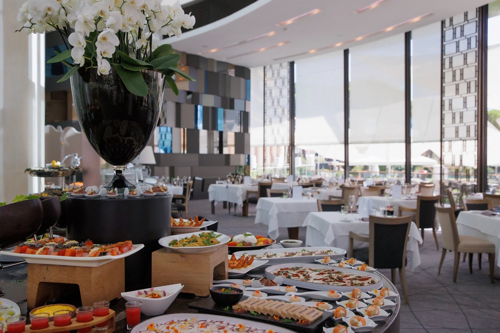 Beau-Rivage Palace, at the table