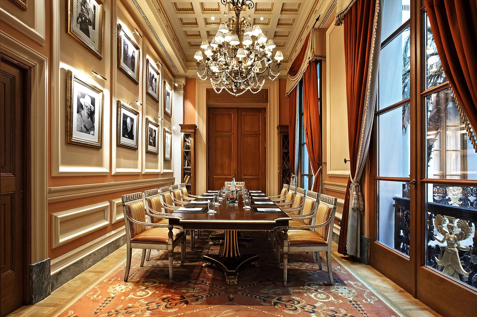 Hotel Grande Bretagne, eat & drink