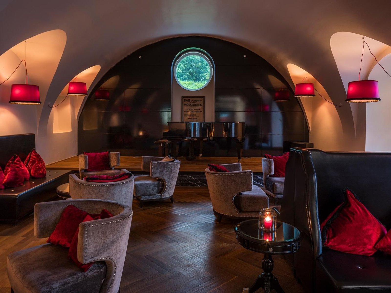 Falkensteiner Schlosshotel Velden, schlossbar charly walker
