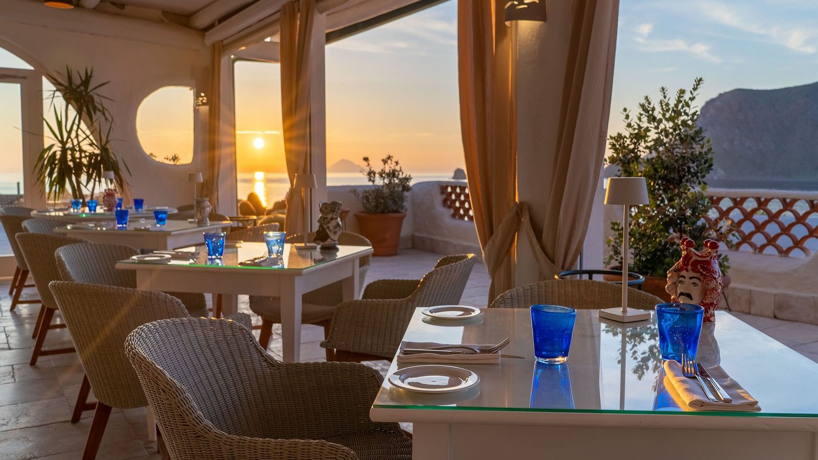 Therasia Resort, at the table