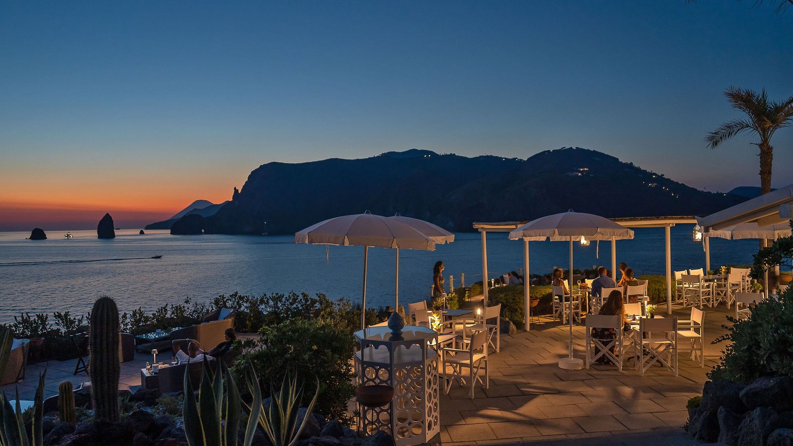 Therasia Resort, at the table